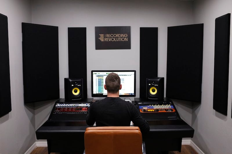 how-i-generate-1-2m-year-working-5-hours-per-week-with-audio-online-courses