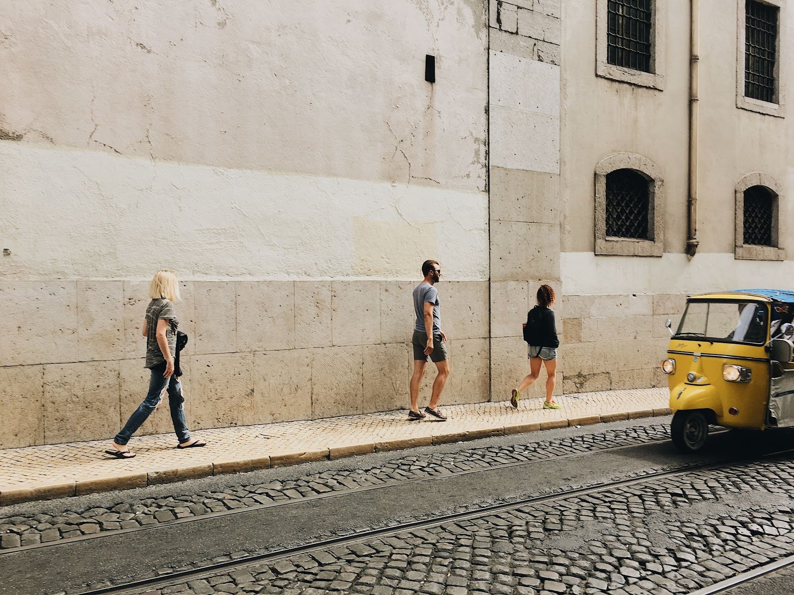 how-we-started-a-300k-month-business-selling-our-carry-on-travel-backpacks