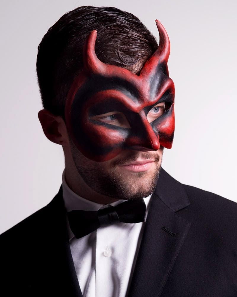 how-we-started-a-25k-month-venetian-masquerade-masks-ecommerce
