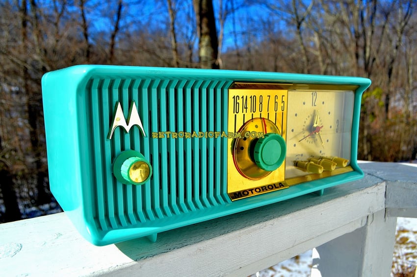 finding-and-repairing-retro-radios-turned-into-a-successful-side-hustle